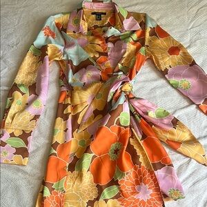 Forever 21 pretty floral long sleeve collared wrap dress size small in EUC